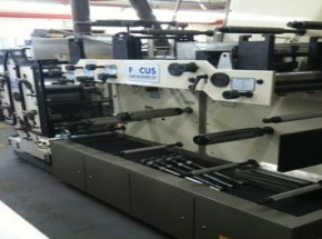 Etikettendrucker FOCUS F 250, 5 Farben UV Flexo